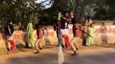 Uproar at Bhadaiya Kund! Husband, enraged upon seeing his wife with a friend, allegedly beats her with a belt.