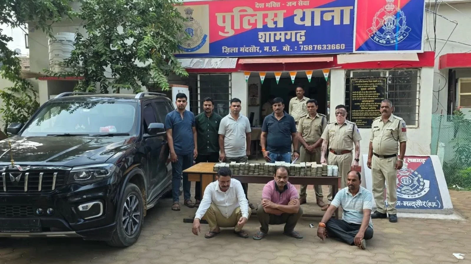 ₹1.29 crore in cash seized from a Scorpio in Mandsaur.